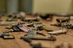A table full of keys symbolizes the keys to recovery